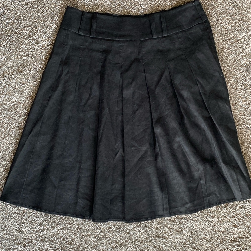 Cache Pleated Black Knee Length Full Skirt, Side Zipper, Women’s Size M